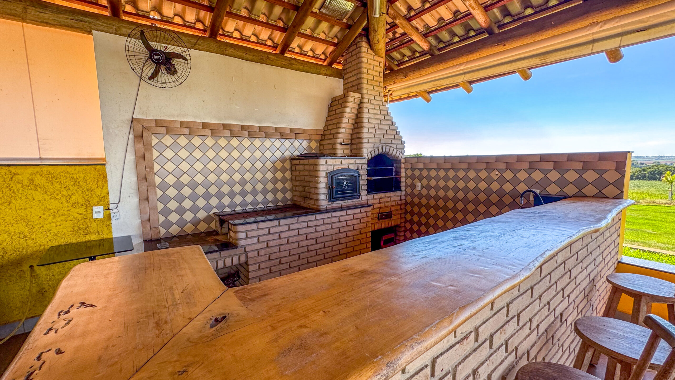 Churrasqueira e Fogão à lenha